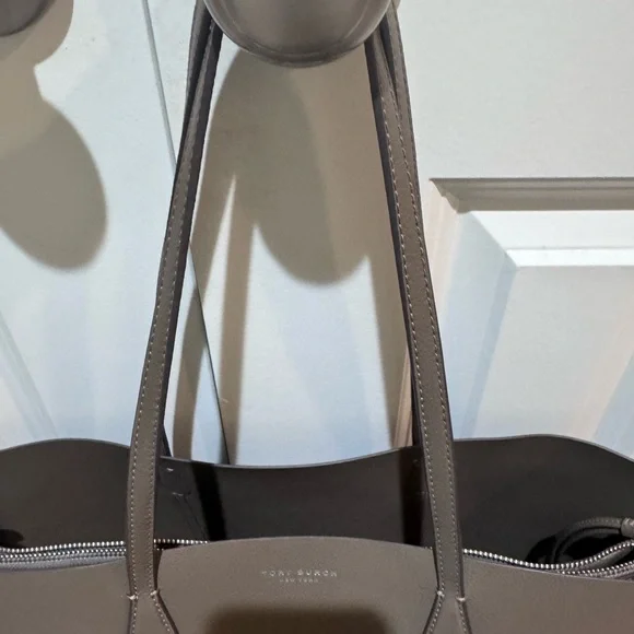 Tory Burch Perry Leather Tote Bag - Picture 2 of 10